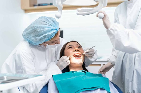 Comment se déroule une extraction dentaire ?